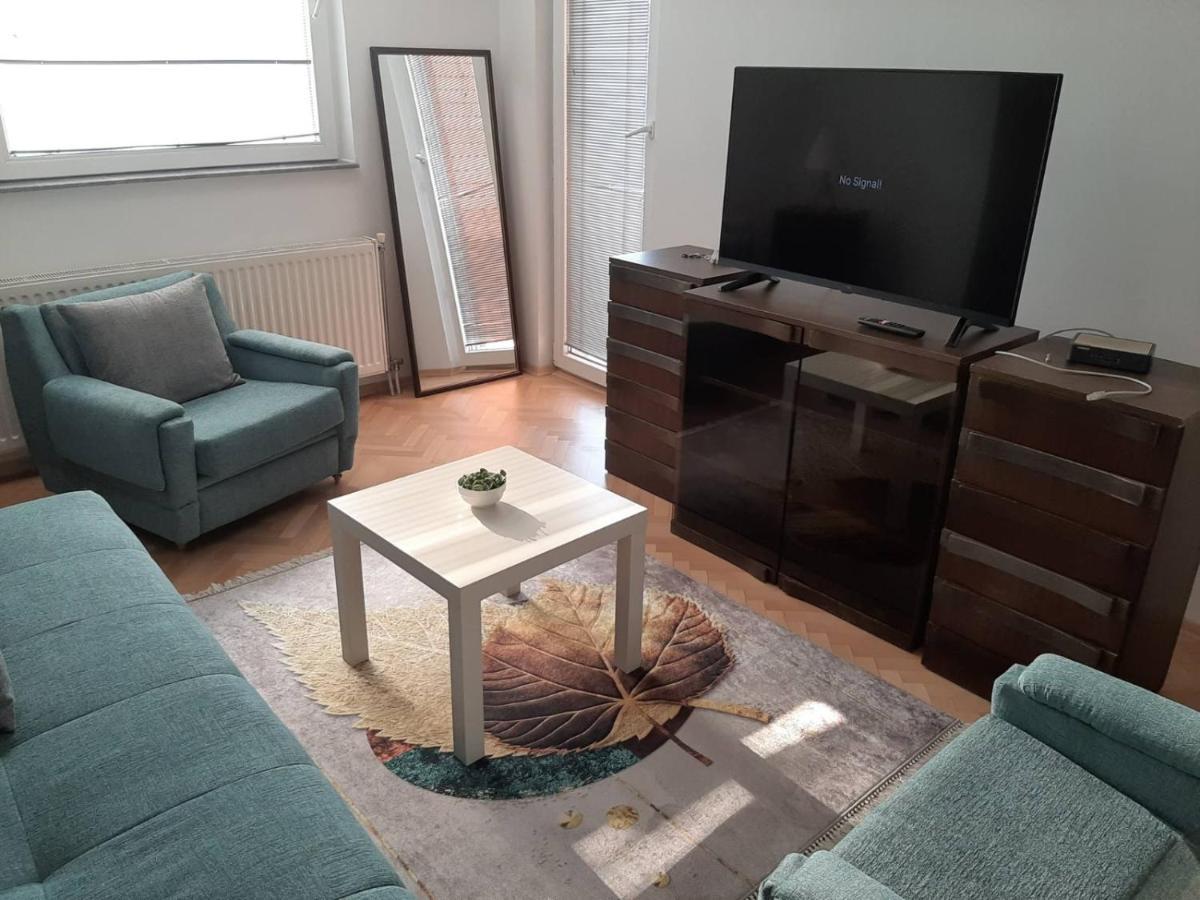 Iv2020 Apartment Skopje Buitenkant foto