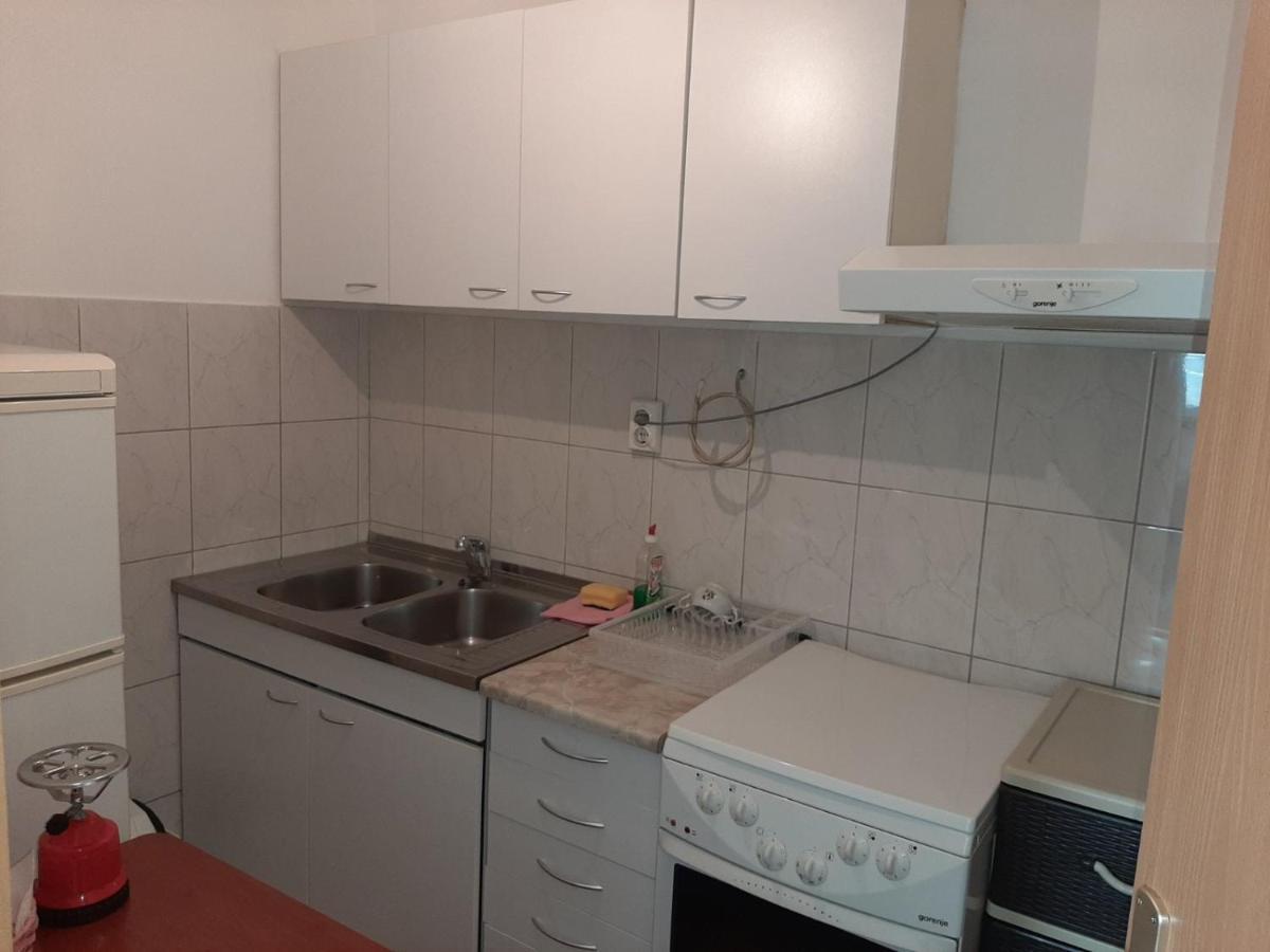 Iv2020 Apartment Skopje Buitenkant foto